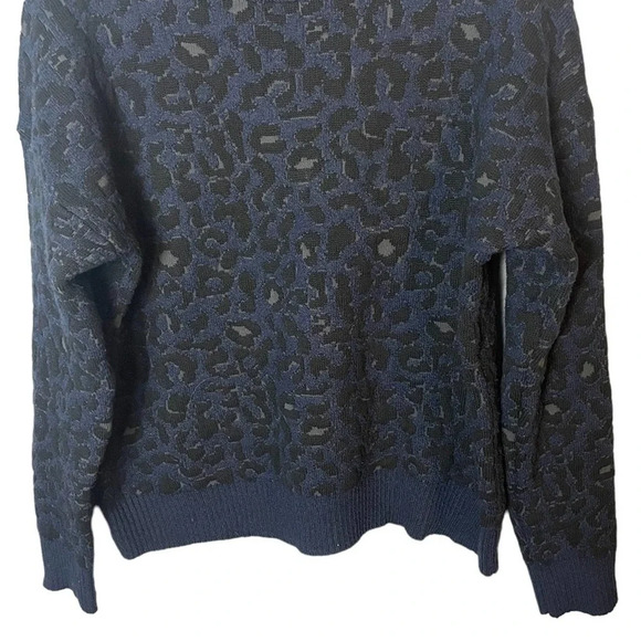 Universal Thread Women’s Blue Cheetah Print Sweater Size Medium - Picture 5 of 8